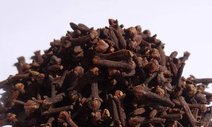 whole-hand-picked-dried-cloves-lalpari-quality
